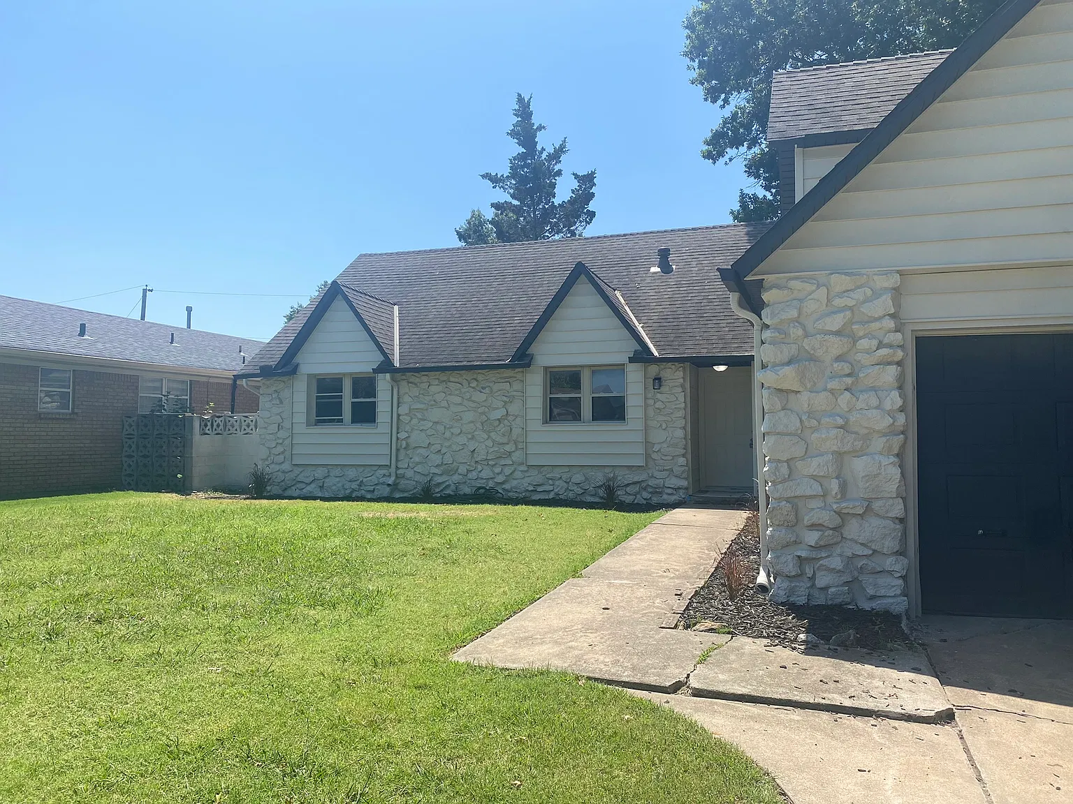 4 bed, 2126 sqft, $1,800 — Photo 2