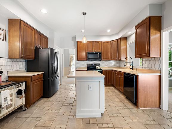 3rd image of 4806 Seven Trails Cir