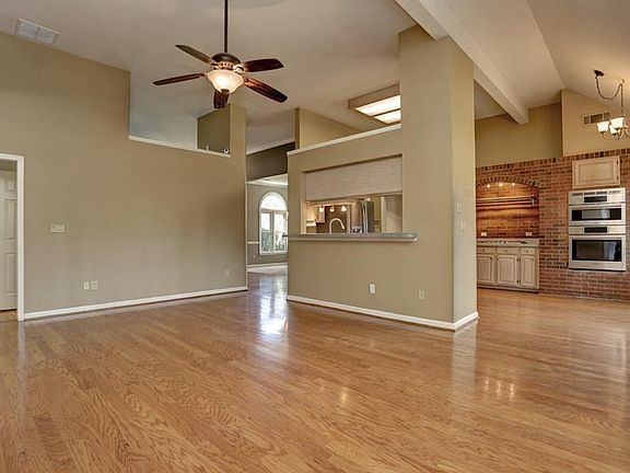 5th image of 435 Serrant Ct
