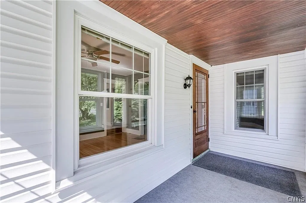 3 bed, 2.5 bath, 1529 sqft, $2,400 — Photo 4