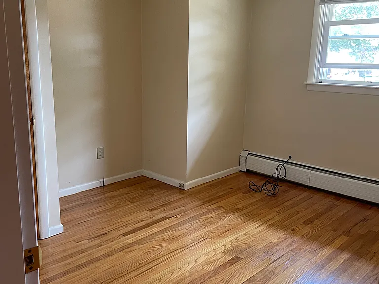 105 Hanover St — Photo 4