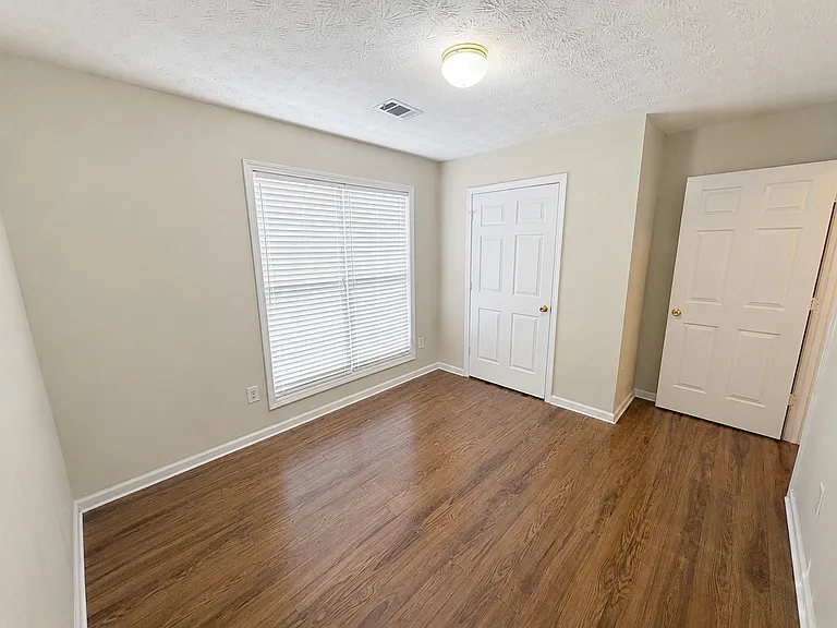 500 Liverpool Ct — Photo 11