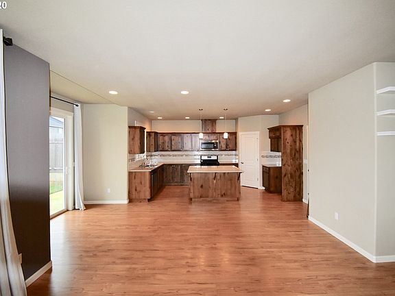5th image of 10806 NE 106th St