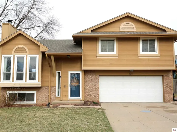 2412 Corn Dr, Papillion, NE 68046