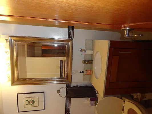 Rented by Halvatzis Realty | media 29