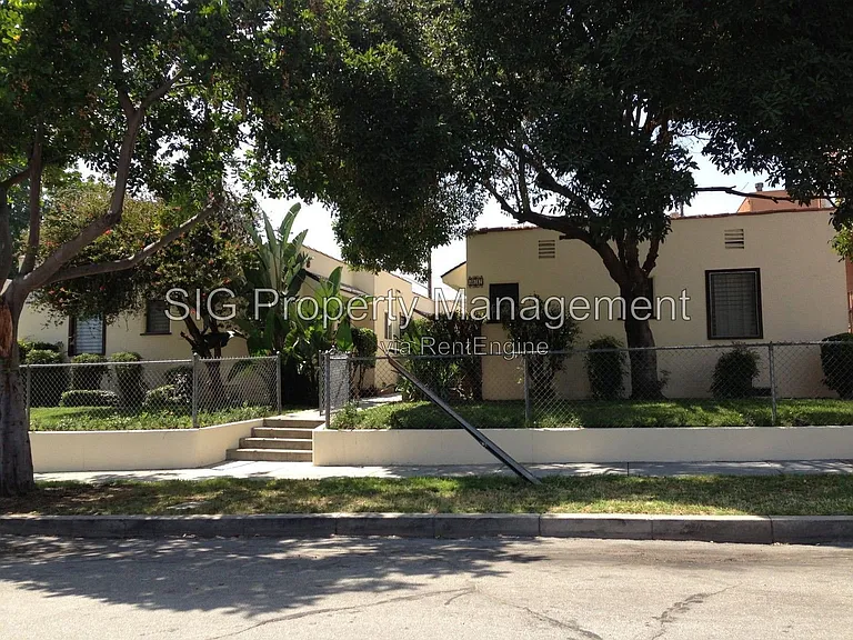 417 E Elmwood Ave #A — Photo 2