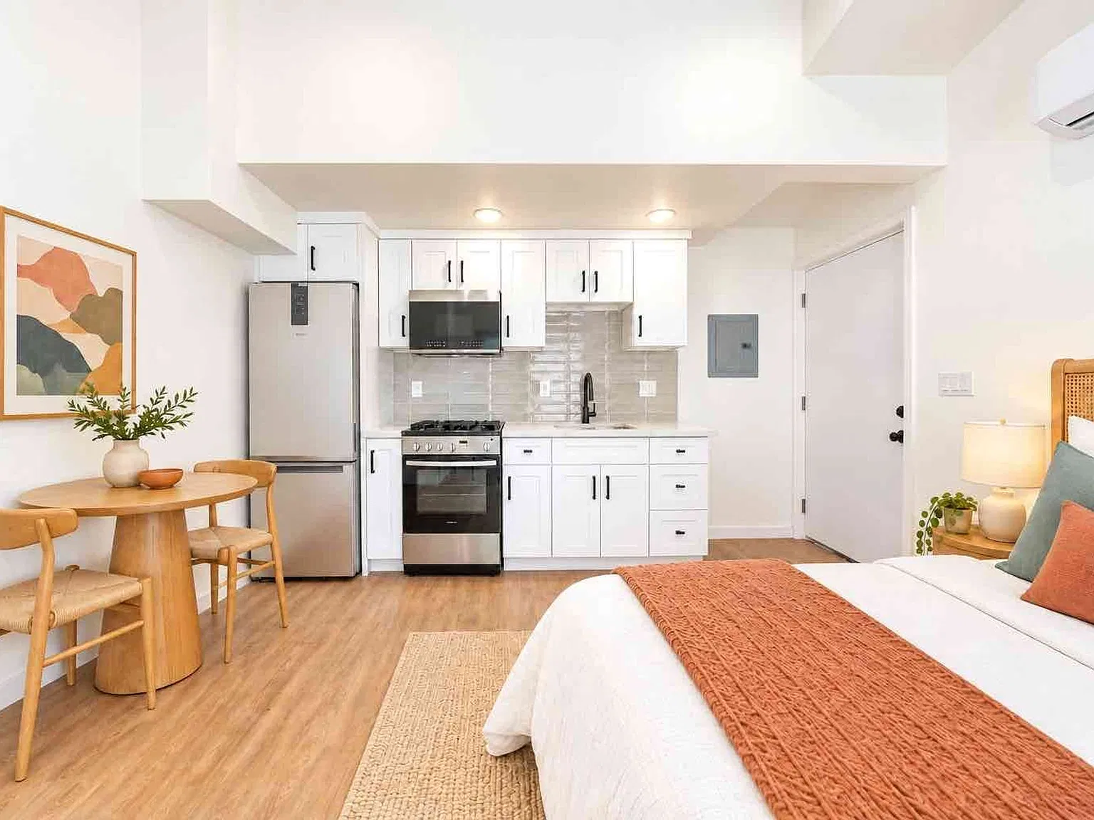 459 S. Van Ness Ave — Photo 2