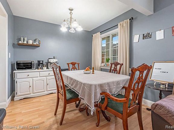 5th image of 39417 Van Dyke Ave #8