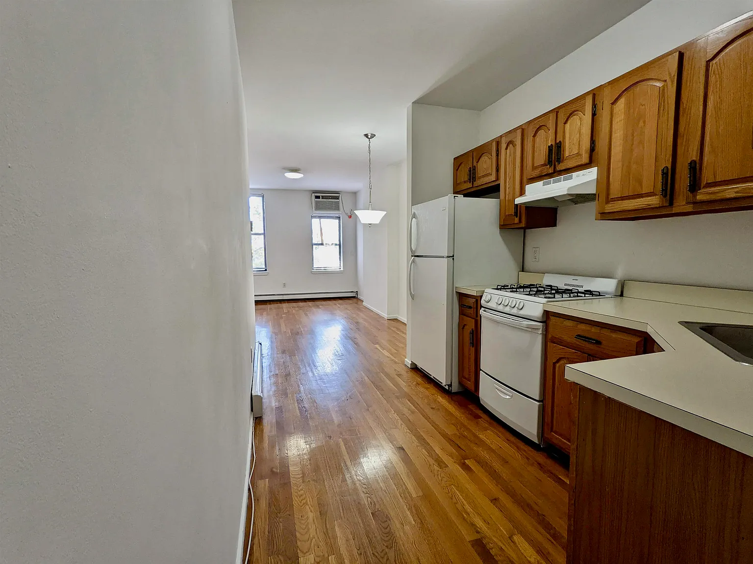 Studio, 550 sqft, $2,350 — Photo 1