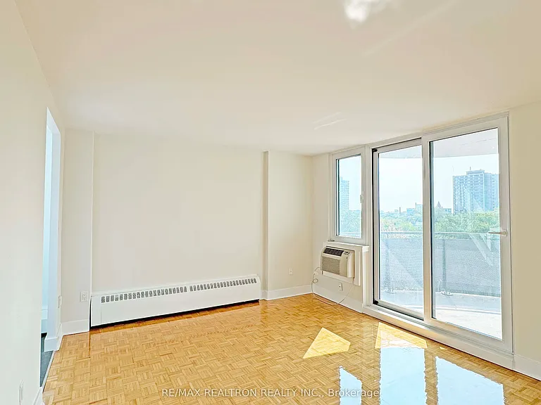 485 Huron St #402 — Photo 1