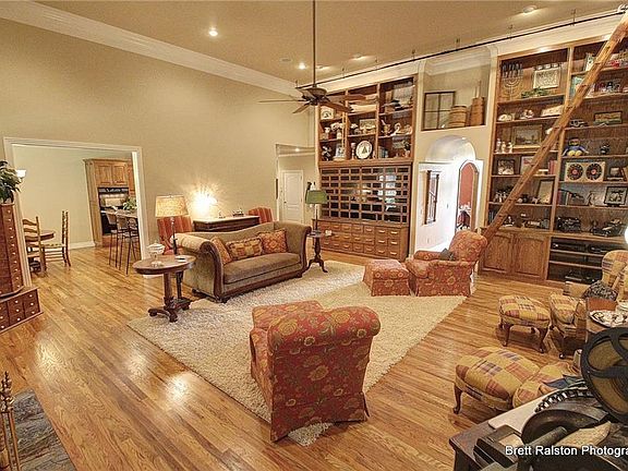 4th image of 1163 N Montview Dr