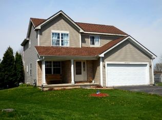 208 Windward Ct, Rochelle, IL 61068