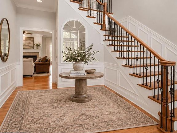 4th image of 142 Center Park Ln