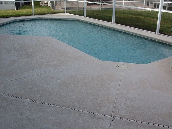 2nd image of 2655 Willow Glen Cir