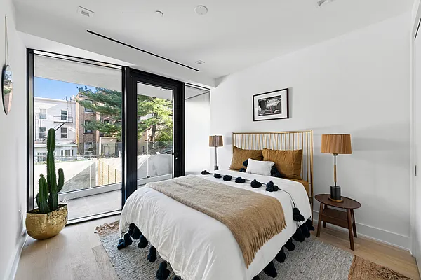 Rented by SERHANT. | media 15