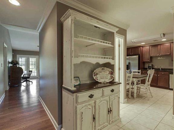 3rd image of 165 Blackfoot Way