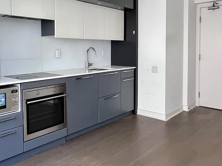 15 Grenville St #2104 — Photo 3