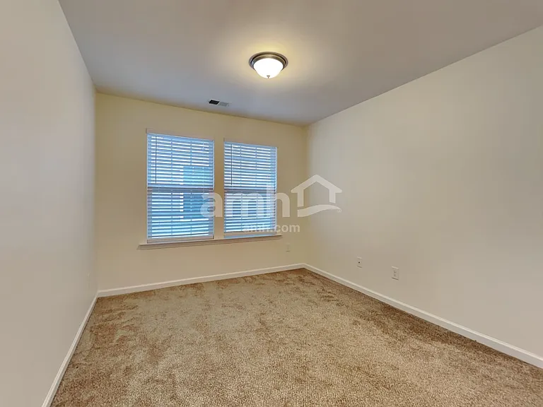 636 Redbud Ln — Photo 18