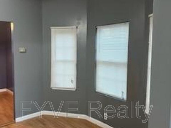 5th image of 2327 Woodbine Ave