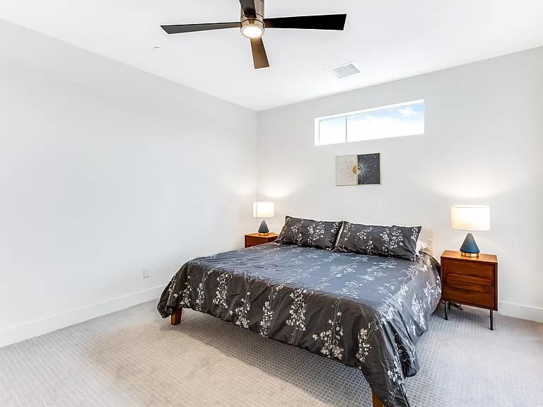 160 The Riv — Photo 14