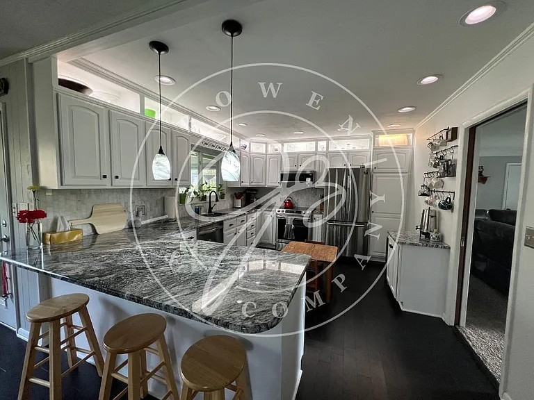 6016 Angleview Dr — Photo 6