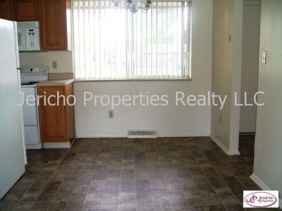 3rd image of 1233 Miller St