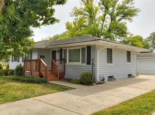 3214 Brinkwood Rd, Des Moines, IA 50310