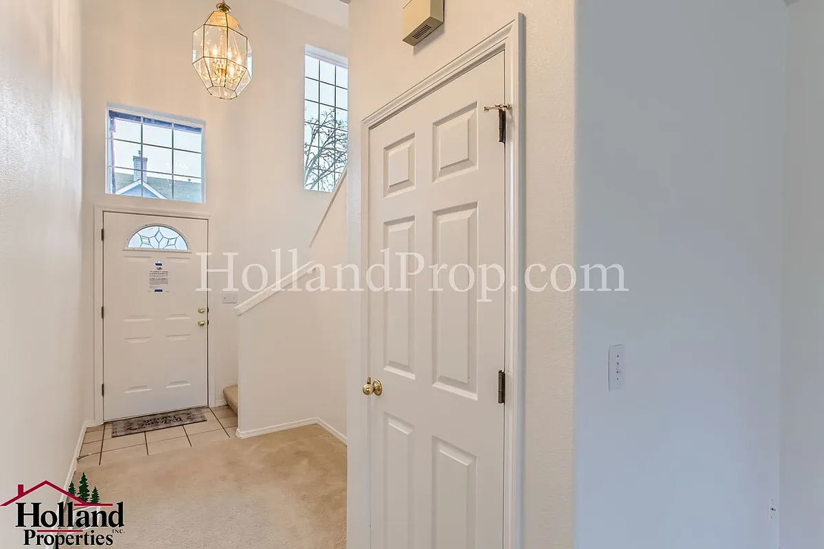 Building Photo - 17979 SW Arbela Ct