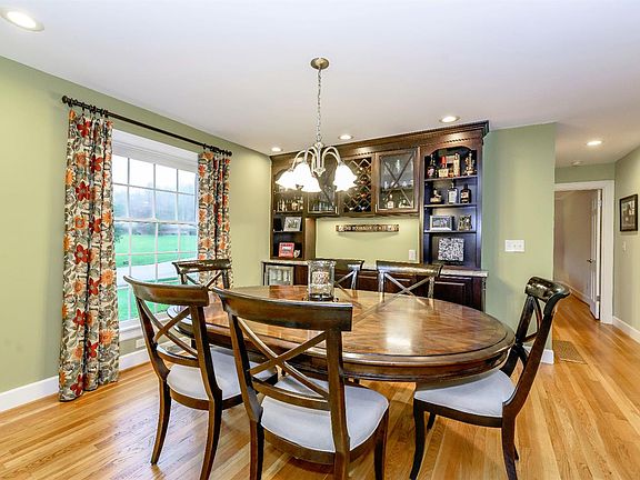 5th image of 735 Brookhill Dr