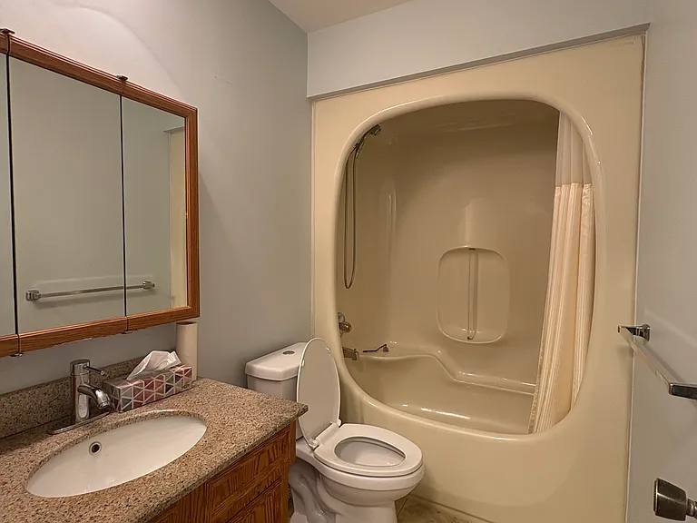 64 Riverton Ave — Photo 7