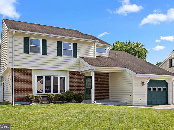 3rd image of 1905 S Woodmill Dr