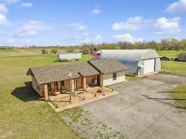 402 W Wyoming Ave, Cyril, OK 73029