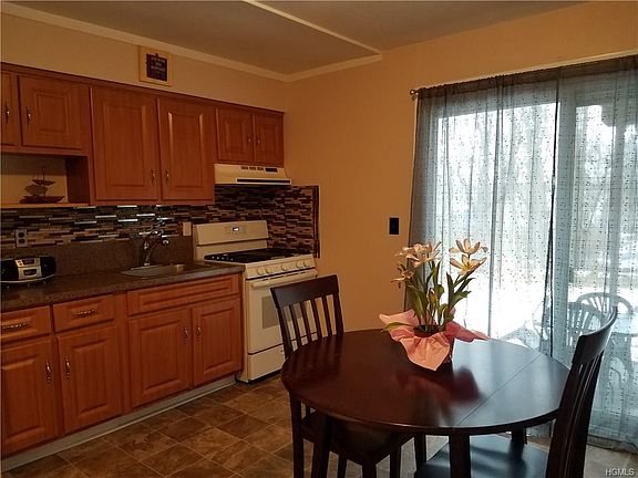2nd image of 715 Abbey Ln