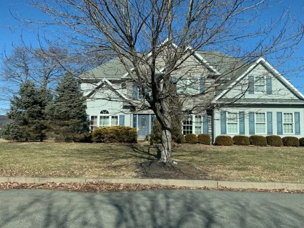 111 Sunset Dr, Hanover Township, PA 18706