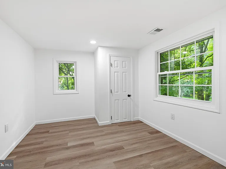 227 W Ferry Rd — Photo 31