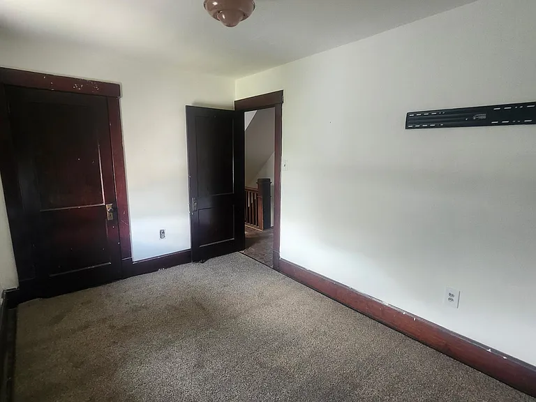 456-58 Strayer St — Photo 10