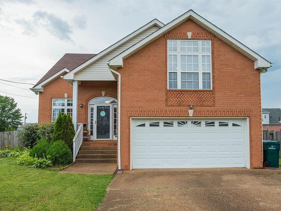 1st image of 229 Lone Oak Dr