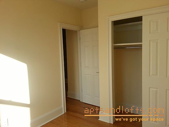 3rd image of 442 Lorimer St APT 14