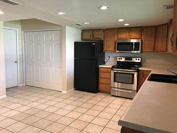 3rd image of 3436 W Malapai Dr
