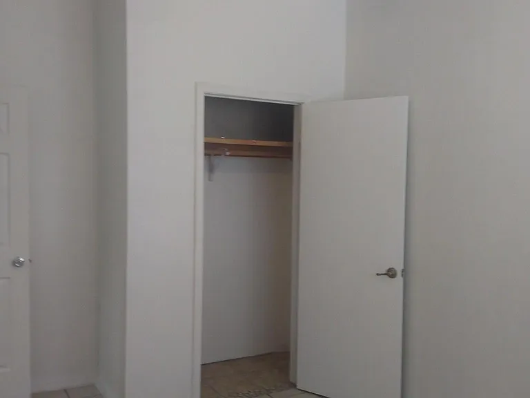 410 E Lohman Ave — Photo 9