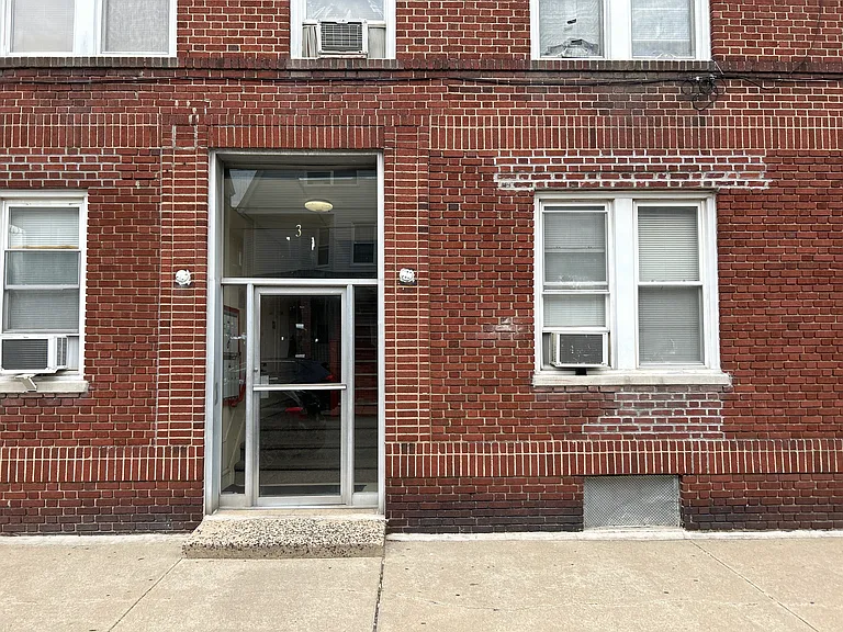 382-386 Highland Ave #103 — Photo 9
