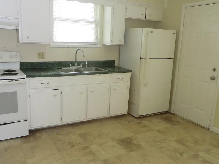 6419 Premier Dr #B — Photo 10