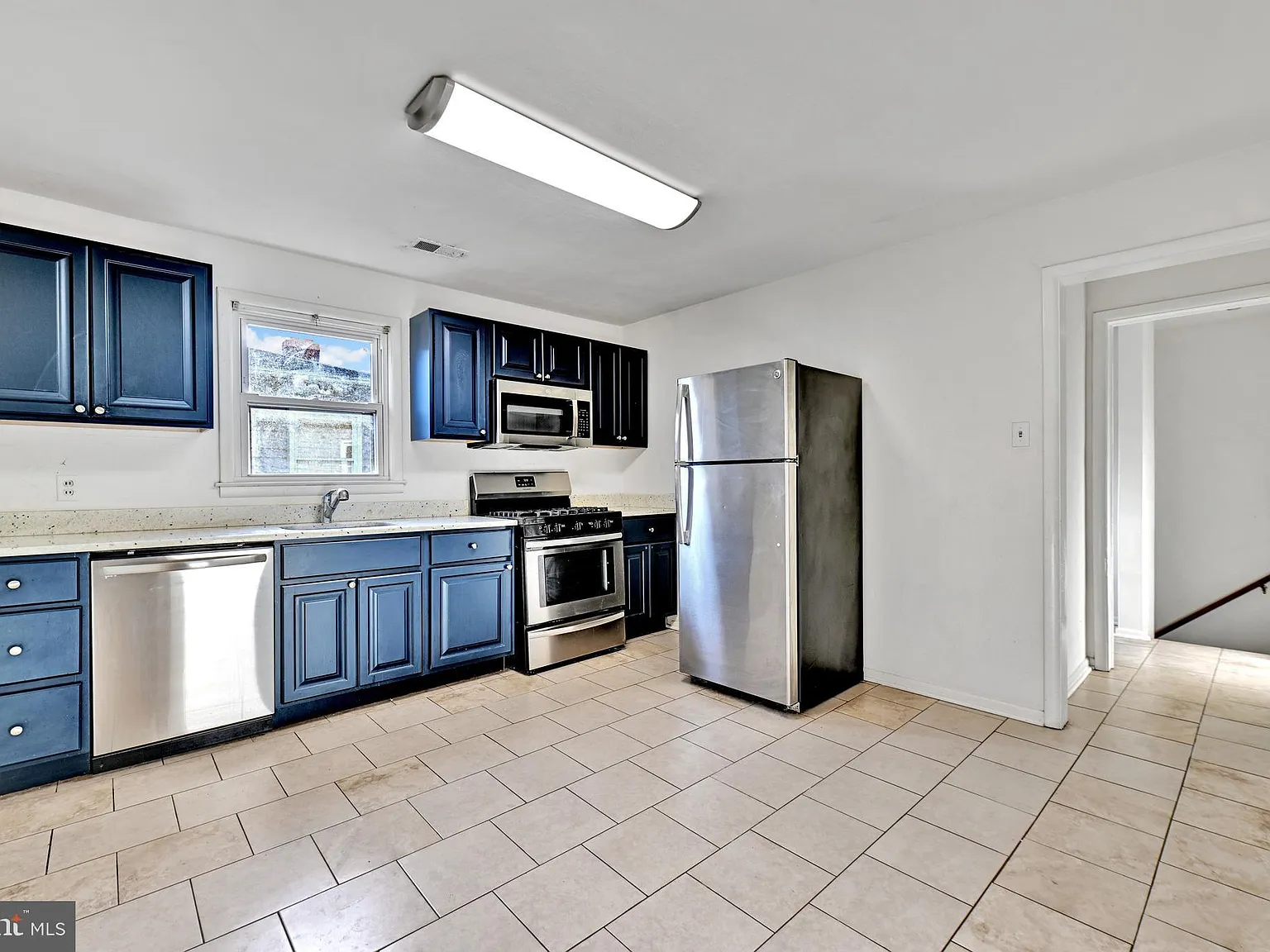 2 bed, 2.0 bath, 4720 sqft, $2,000 — Photo 1