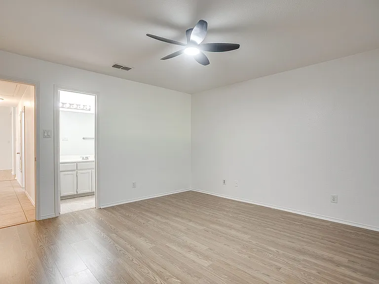 5323 Northridge Blvd — Photo 34