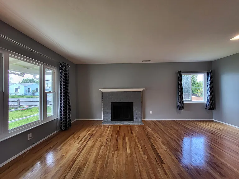 7438 Ohio Pl — Photo 2