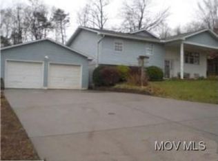 126 Left Grove Ave, Mineral Wells, WV 26150