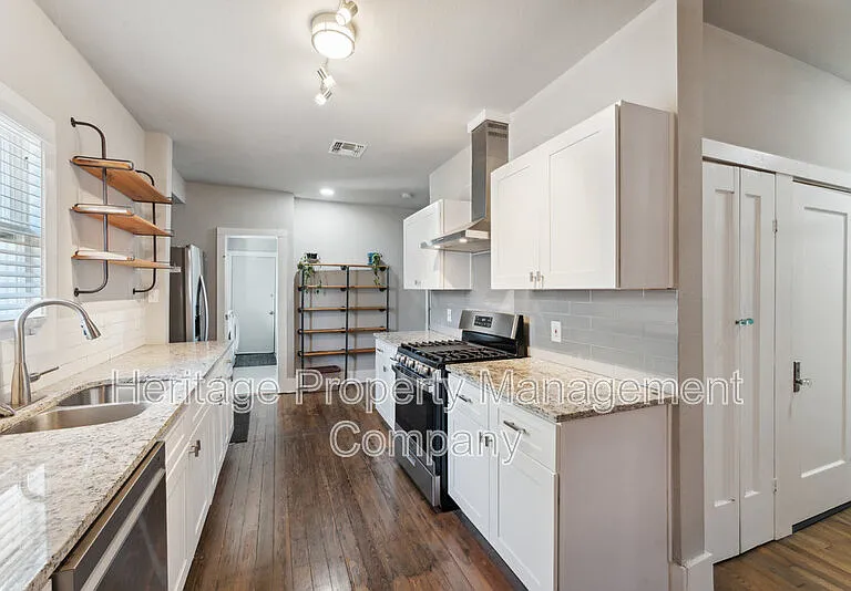 1031 Schley Ave — Photo 28