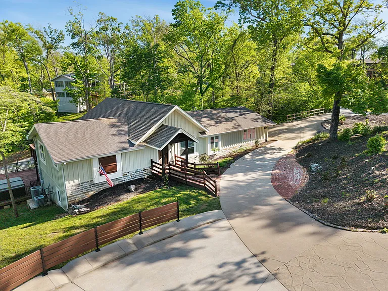 Almand Dr — Photo 38