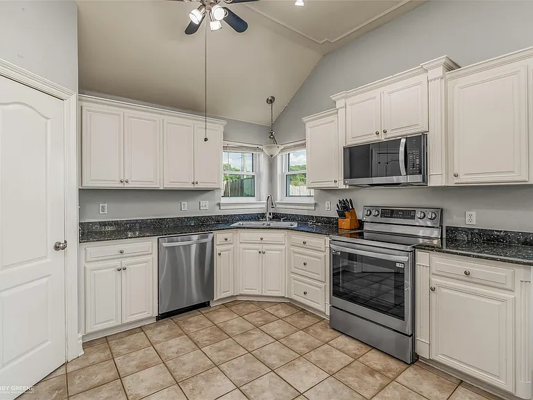 1014 Creole Dr — Photo 4