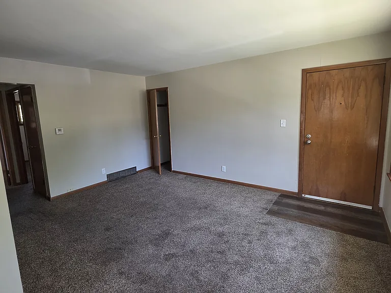 2322 W Bolivar Ave — Photo 9